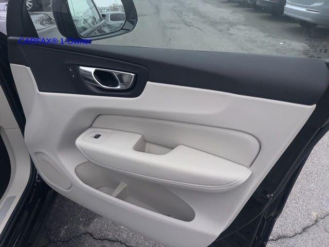 2023 Volvo XC60 B5 AWD Plus Dark Theme