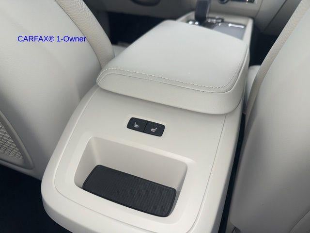 2023 Volvo XC60 B5 AWD Plus Dark Theme