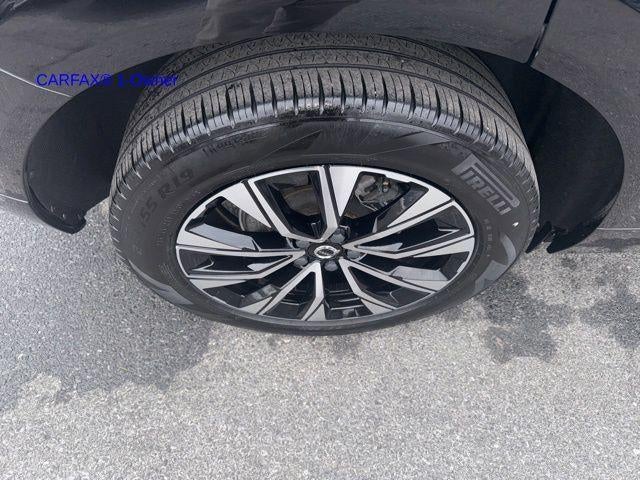 2023 Volvo XC60 B5 AWD Plus Dark Theme