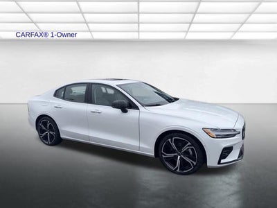 2023 Volvo XC60 B5 AWD Plus Dark Theme