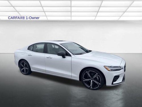 2023 Volvo XC60 B5 AWD Plus Dark Theme