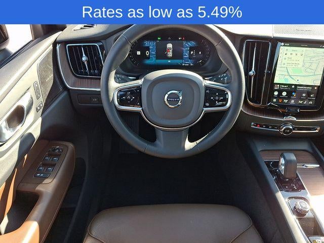 2023 Volvo XC60 B5 AWD Plus Dark Theme