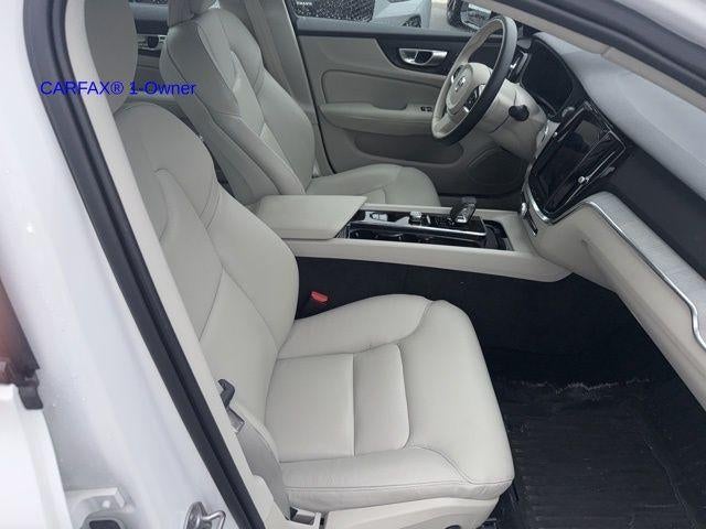 2023 Volvo XC60 B5 AWD Plus Dark Theme