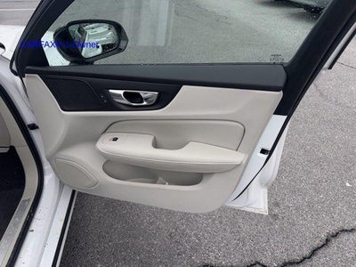 2023 Volvo XC60 B5 AWD Plus Dark Theme