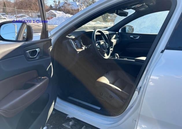 2023 Volvo XC60 B5 AWD Plus Dark Theme