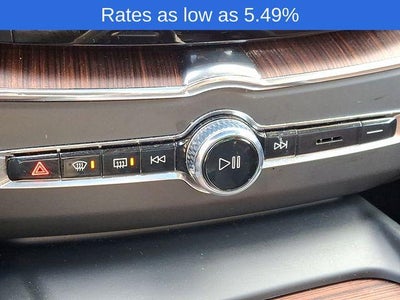 2023 Volvo XC60 B5 AWD Plus Dark Theme