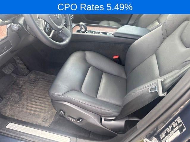 2023 Volvo XC60 B5 AWD Plus Dark Theme