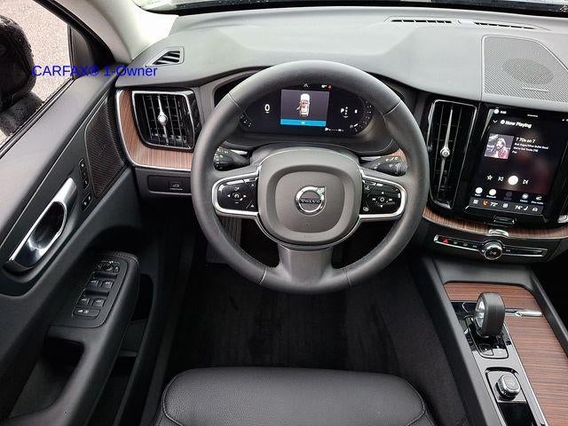 2023 Volvo XC60 B5 AWD Plus Dark Theme