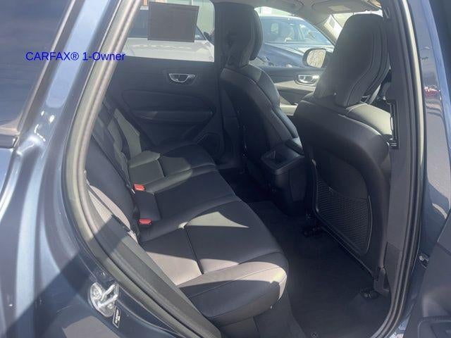 2023 Volvo XC60 B5 AWD Plus Dark Theme