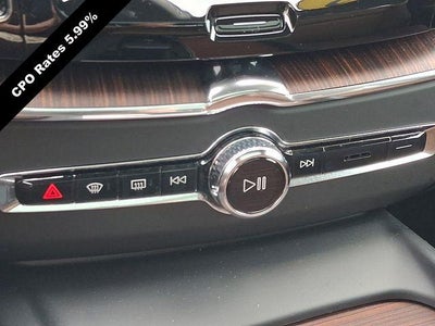 2023 Volvo XC60 B5 AWD Plus Dark Theme