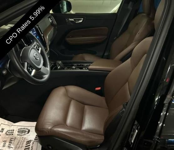 2023 Volvo XC60 B5 AWD Plus Dark Theme