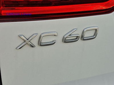 2023 Volvo XC60 B5 AWD Ultimate Dark Theme