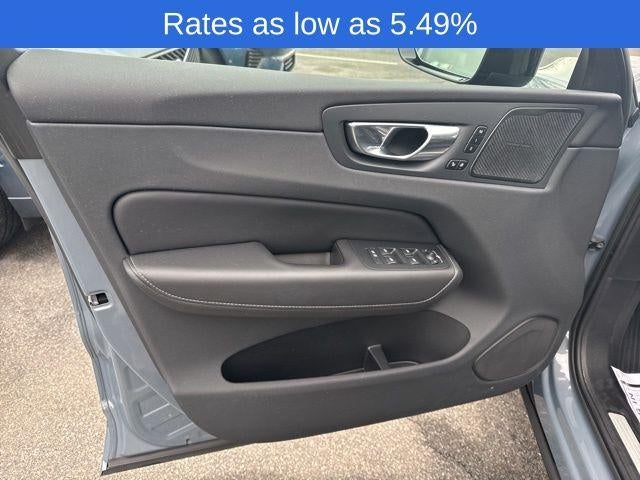 2023 Volvo XC60 B5 AWD Ultimate Dark Theme