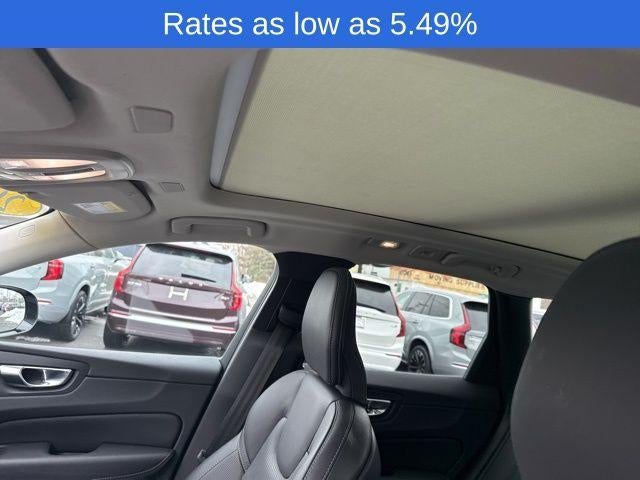 2023 Volvo XC60 B5 AWD Ultimate Dark Theme