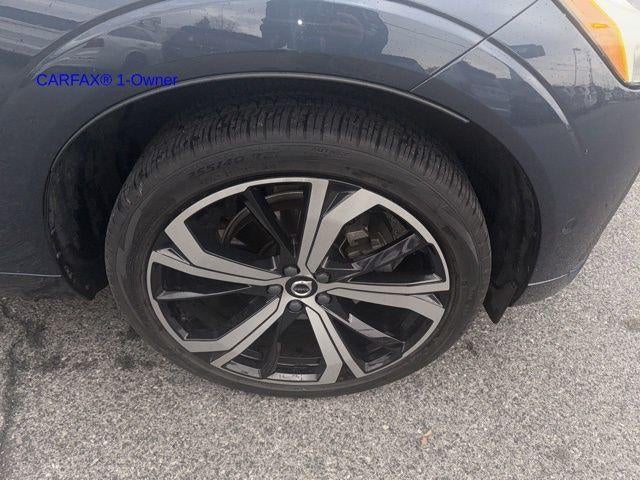 2023 Volvo XC60 B5 AWD Ultimate Dark Theme