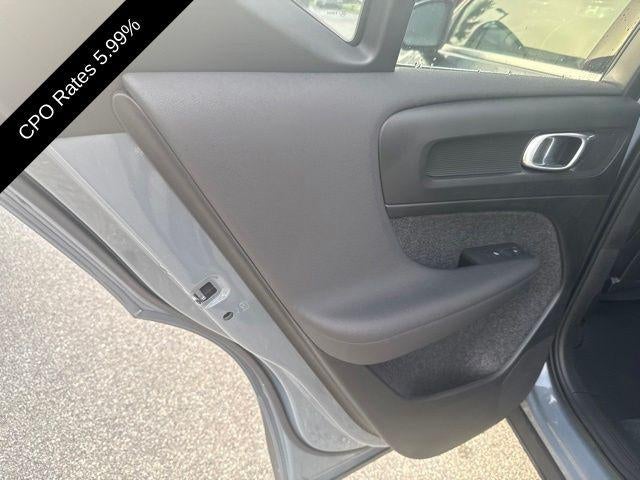 2023 Volvo XC40 B5 AWD Ultimate Bright Theme