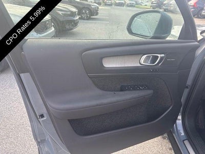 2023 Volvo XC40 B5 AWD Ultimate Bright Theme