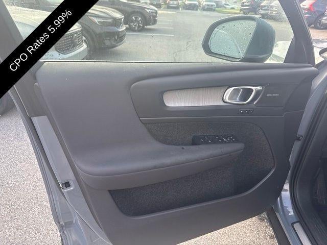 2023 Volvo XC40 B5 AWD Ultimate Bright Theme