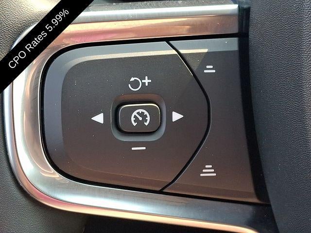 2023 Volvo XC40 B5 AWD Ultimate Bright Theme
