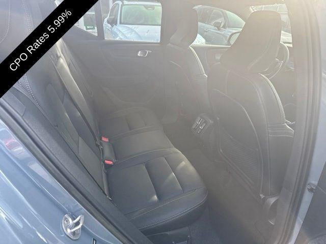2023 Volvo XC40 B5 AWD Ultimate Bright Theme