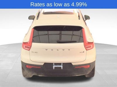 2025 Volvo XC40 B5 AWD Plus Dark Theme