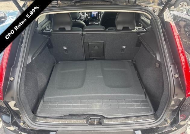 2024 Volvo XC40 B5 AWD Plus Bright Theme