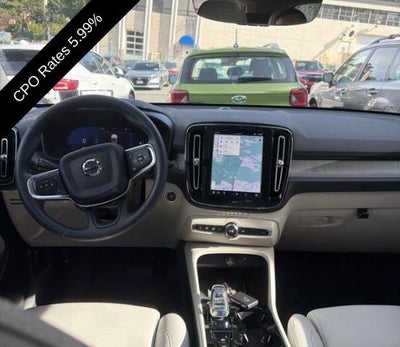 2024 Volvo XC40 B5 AWD Plus Bright Theme