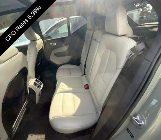 2024 Volvo XC40 B5 AWD Plus Bright Theme