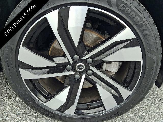 2024 Volvo XC40 B5 AWD Plus Bright Theme