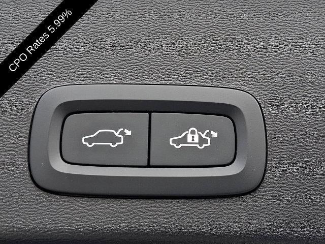 2024 Volvo XC40 B5 AWD Plus Bright Theme