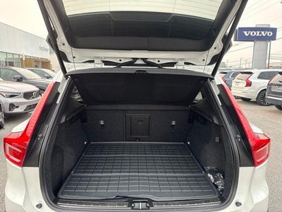 2024 Volvo XC40 B5 AWD Ultimate Bright Theme