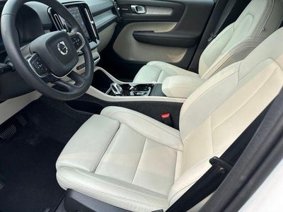 2024 Volvo XC40 B5 AWD Ultimate Bright Theme