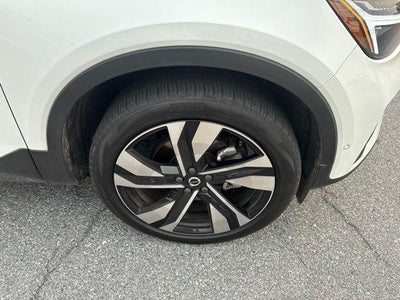 2024 Volvo XC40 B5 AWD Ultimate Bright Theme