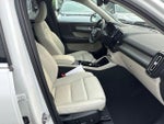 2024 Volvo XC40 B5 AWD Ultimate Bright Theme