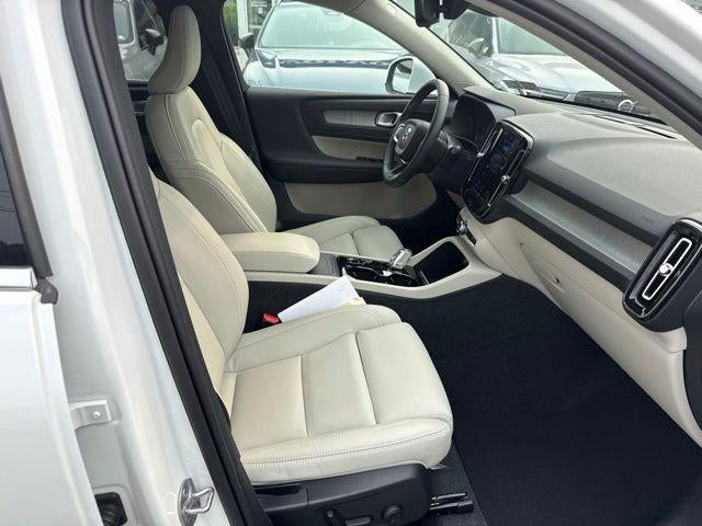 2024 Volvo XC40 B5 AWD Ultimate Bright Theme
