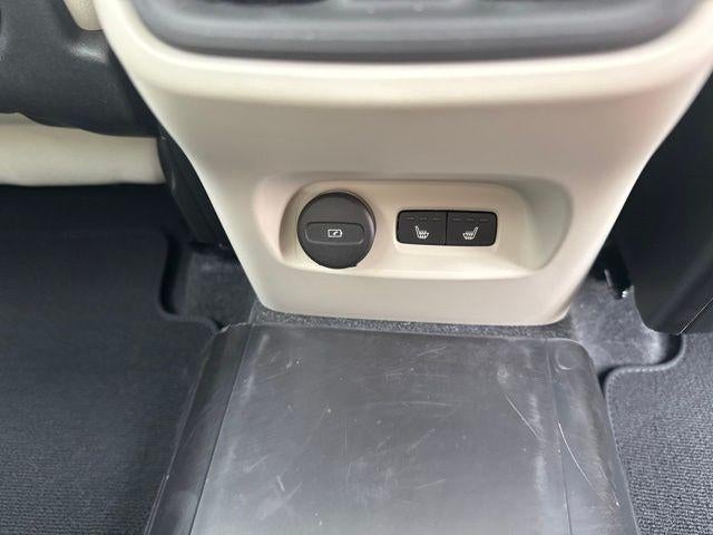 2024 Volvo XC40 B5 AWD Ultimate Bright Theme