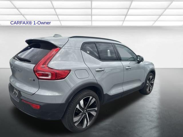 2024 Volvo XC40 B5 AWD Plus Dark Theme