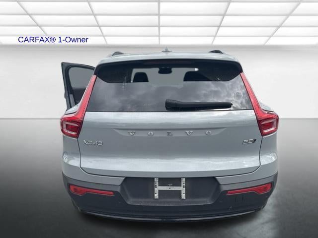2024 Volvo XC40 B5 AWD Plus Dark Theme