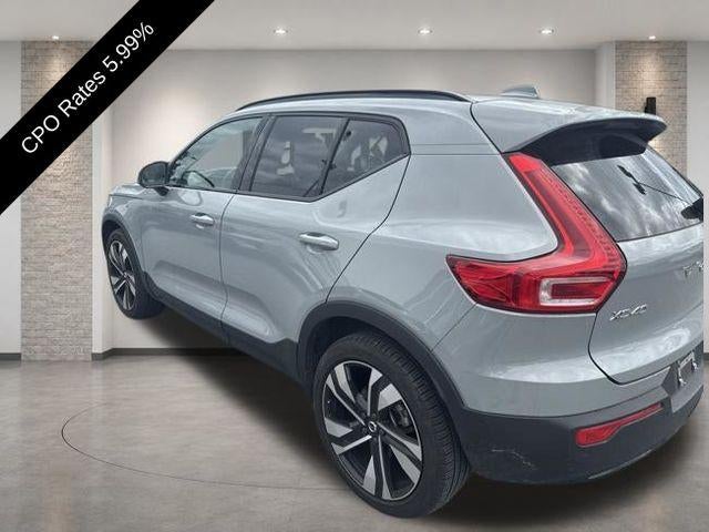 2024 Volvo XC40 B5 AWD Plus Dark Theme