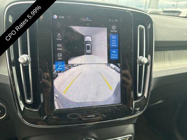 2024 Volvo XC40 B5 AWD Plus Dark Theme
