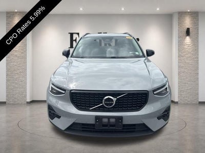 2024 Volvo XC40 B5 AWD Plus Dark Theme