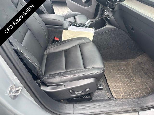 2024 Volvo XC40 B5 AWD Plus Dark Theme