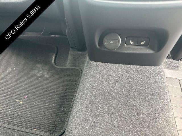 2024 Volvo XC40 B5 AWD Plus Dark Theme