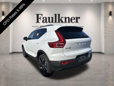 2024 Volvo XC40 B5 AWD Plus Dark Theme
