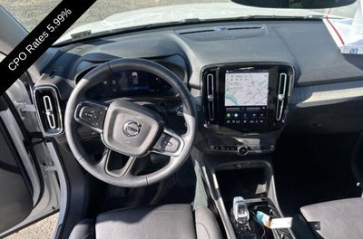 2024 Volvo XC40 B5 AWD Plus Dark Theme