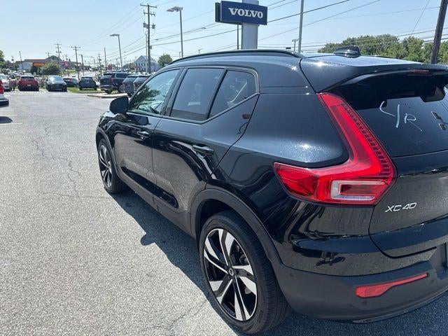 2024 Volvo XC40 B5 AWD Plus Dark Theme
