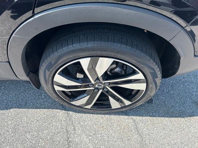 2024 Volvo XC40 B5 AWD Plus Dark Theme