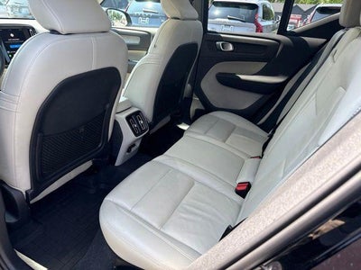 2024 Volvo XC40 B5 AWD Plus Dark Theme
