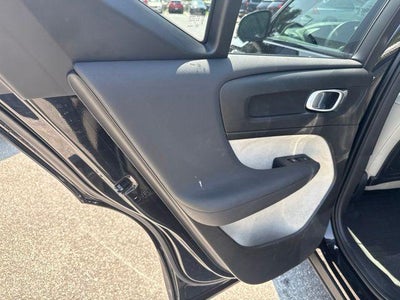 2024 Volvo XC40 B5 AWD Plus Dark Theme