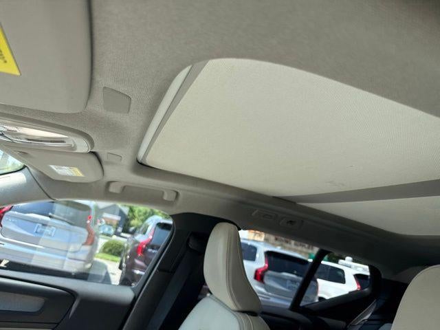 2024 Volvo XC40 B5 AWD Plus Dark Theme